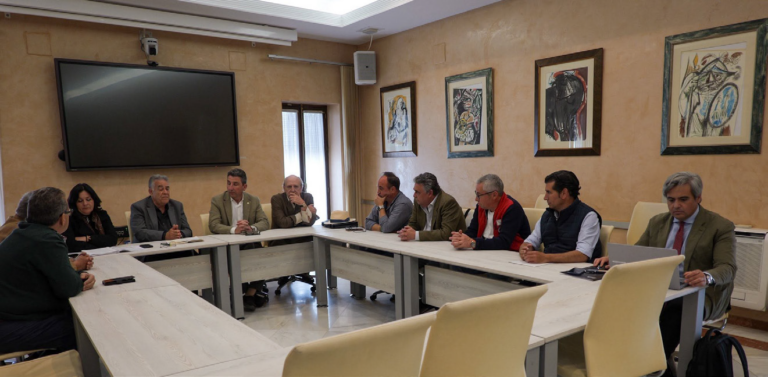Almonte analiza con agricultores las ayudas de renaturalización previstas en terrenos municipales