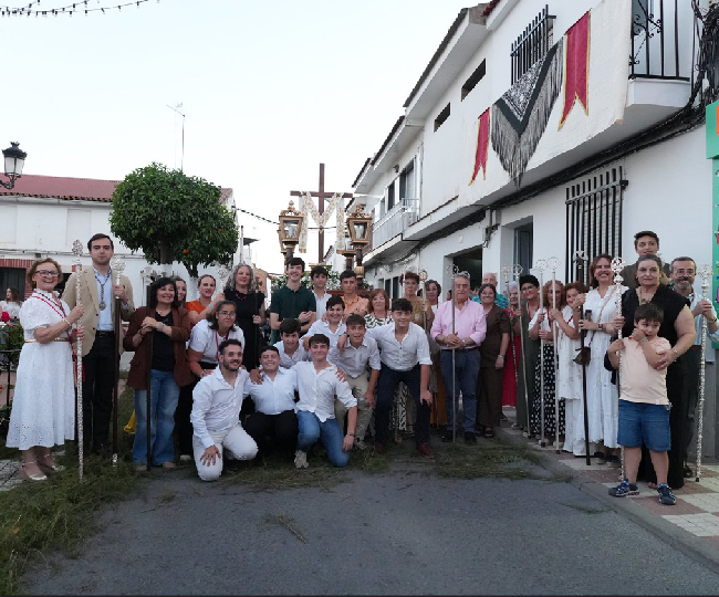 La Cruz de Mayo del Camino de la Cerca regresó después de quince años