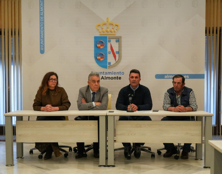 Los ganaderos denuncian la falta de espacios seguros para el ganado evacuado de Doñana