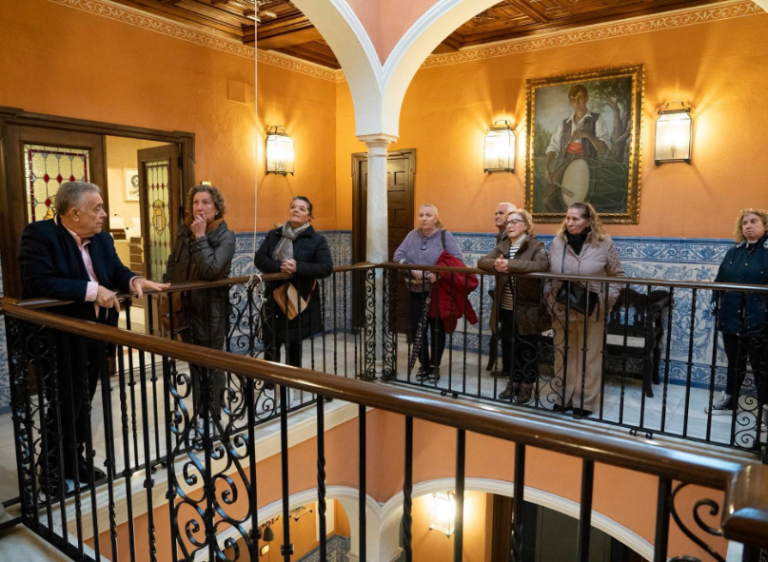 Almonte acerca la gestión municipal a los vecinos con visitas al Ayuntamiento